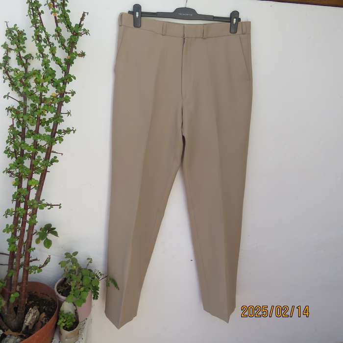 BRONZINI men's rich cream textured 100% polyester pants. Size 36. Size and 1 back pocket. As new