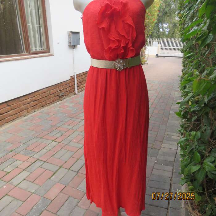 Ferrari red long strapless dress size 36. Elasticated waist. Crinkled poly-viscose. Polyester lining