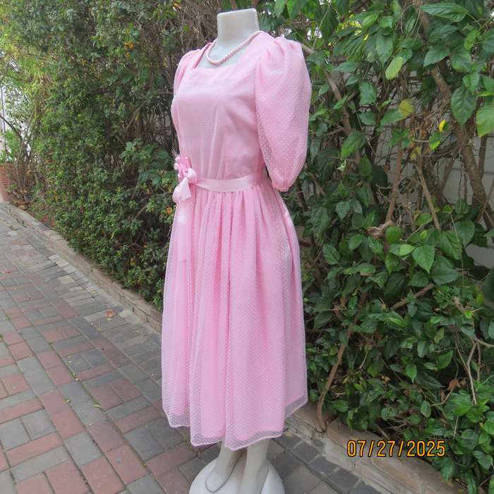 Boutique made rosepink bridesmaid dress with tiny white embossed dots. Size 36. Puffed sleeves.