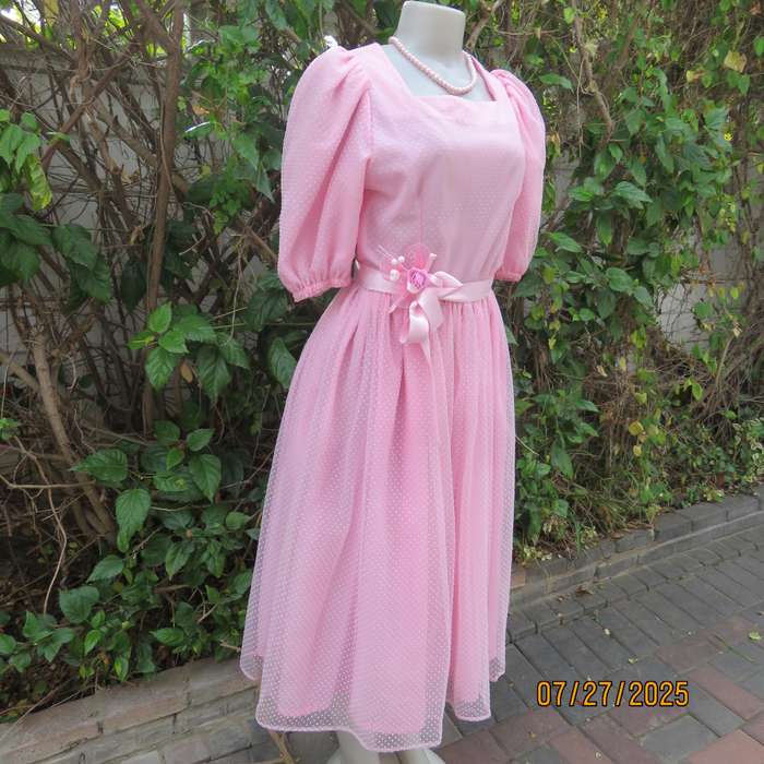 Boutique made rosepink bridesmaid dress with tiny white embossed dots. Size 36. Puffed sleeves.