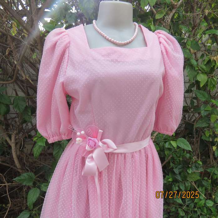Boutique made rosepink bridesmaid dress with tiny white embossed dots. Size 36. Puffed sleeves.