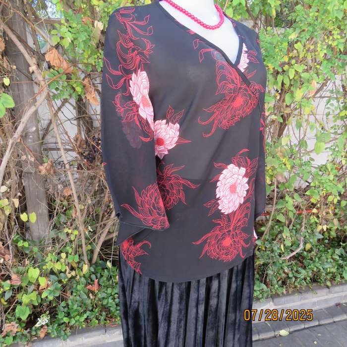 ASPIRE black polyester with red-white bold floral pattern. Unique sleeves. Size 36