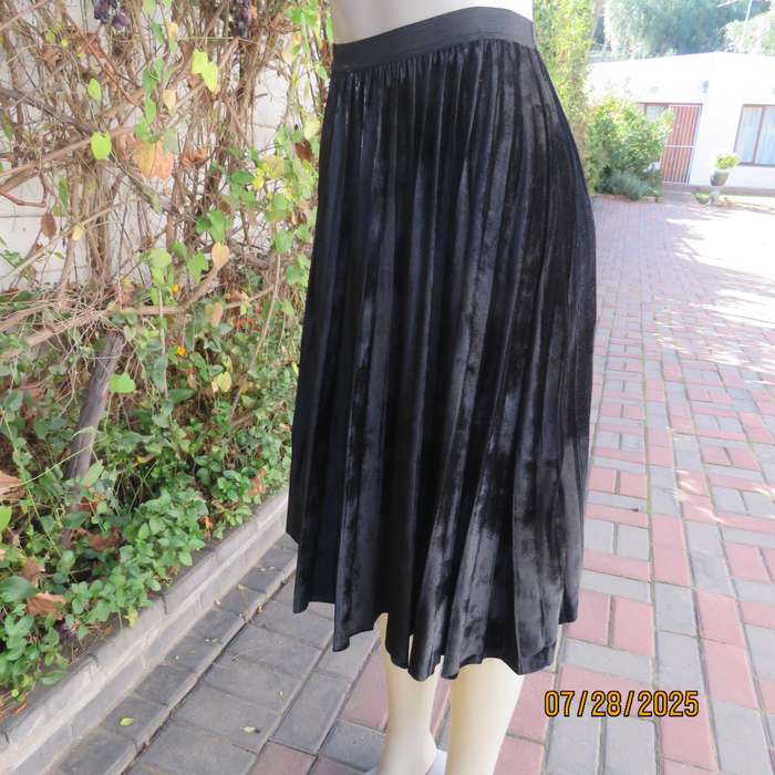 Black permanent pleated flare stretch polyester velour size 32 skirt. Elastic waist.