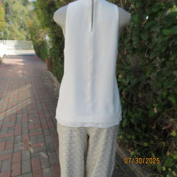 KELSO light cream sleeveless slip over size 34 top. Polyester with lining.
