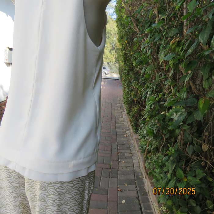 KELSO light cream sleeveless slip over size 34 top. Polyester with lining.