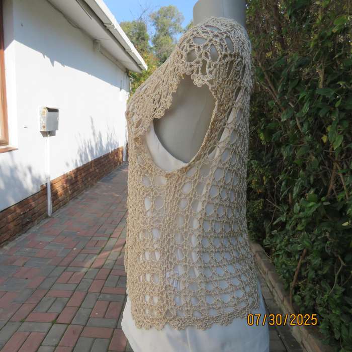 SPIRIT rich cream crochet bolero with tiny capped sleeves. Size 36. Tie on front