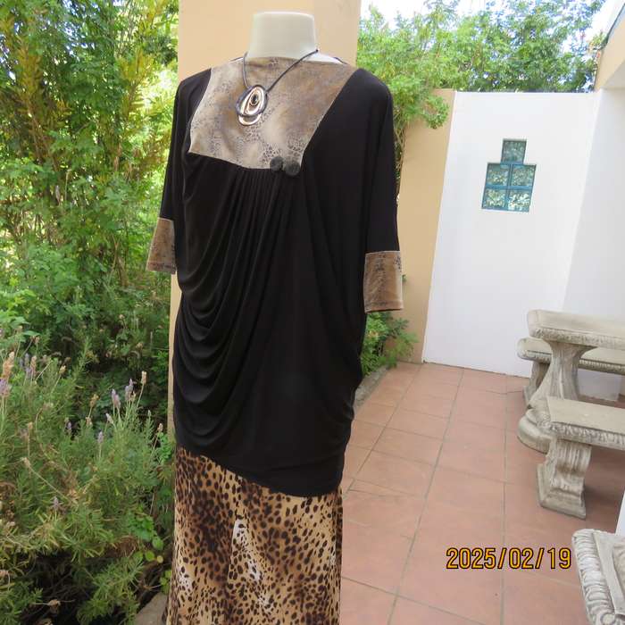 Elegant black stretch polyester long top. Animal print inlays. Size 32 to 34. Pretty off -line pleat