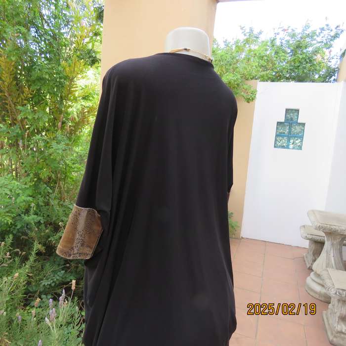 Elegant black stretch polyester long top. Animal print inlays. Size 32 to 34. Pretty off -line pleat