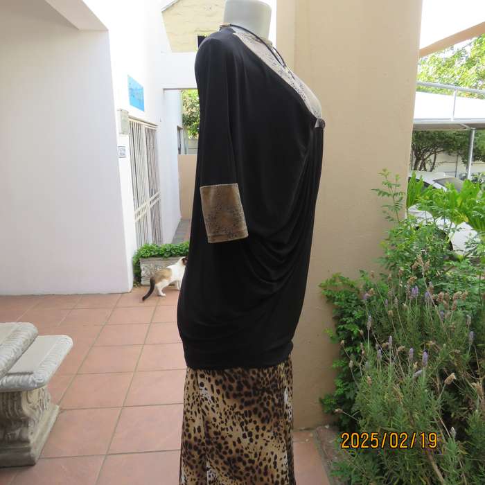 Elegant black stretch polyester long top. Animal print inlays. Size 32 to 34. Pretty off -line pleat