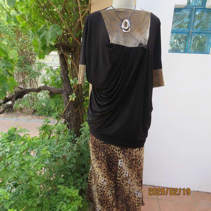 Elegant black stretch polyester long top. Animal print inlays. Size 32 to 34. Pretty off -line pleat