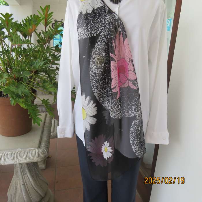 Charming sheer polyester scarf in black-white with bold pink + white daisies. Size 150cm x 48cm. New