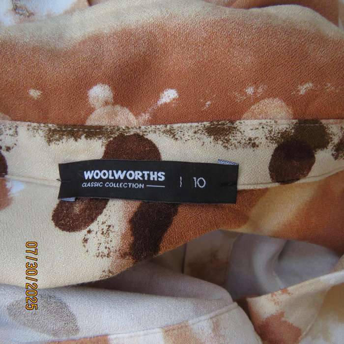 WOOLWORTHS button down horizontal pattern long sleeve viscose top in size 34.