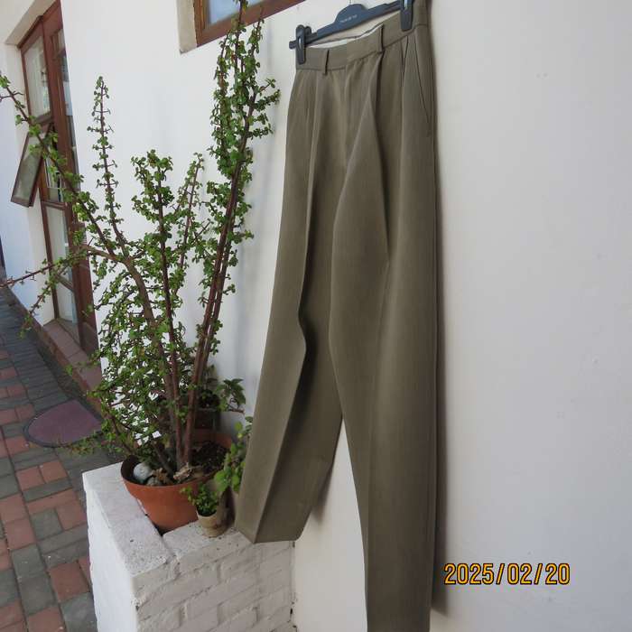 Men's SIGNATURE dark beige polyester pants size 29. Pleated front. Side pockets-one back. Very good