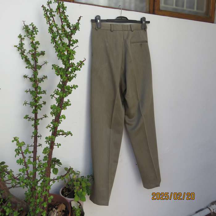 Men's SIGNATURE dark beige polyester pants size 29. Pleated front. Side pockets-one back. Very good