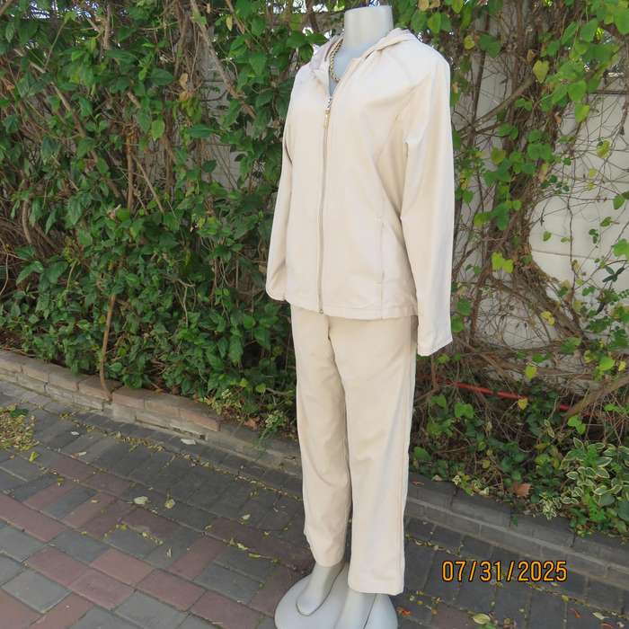 WOOLWORTHS oats colour 2 piece leisure outfit with hooded zip-up jacket. Size 35