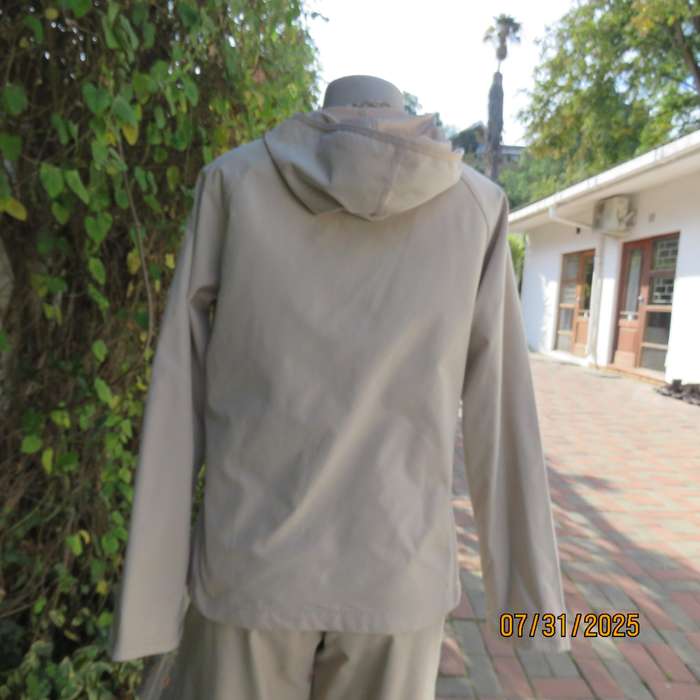 WOOLWORTHS oats colour 2 piece leisure outfit with hooded zip-up jacket. Size 35