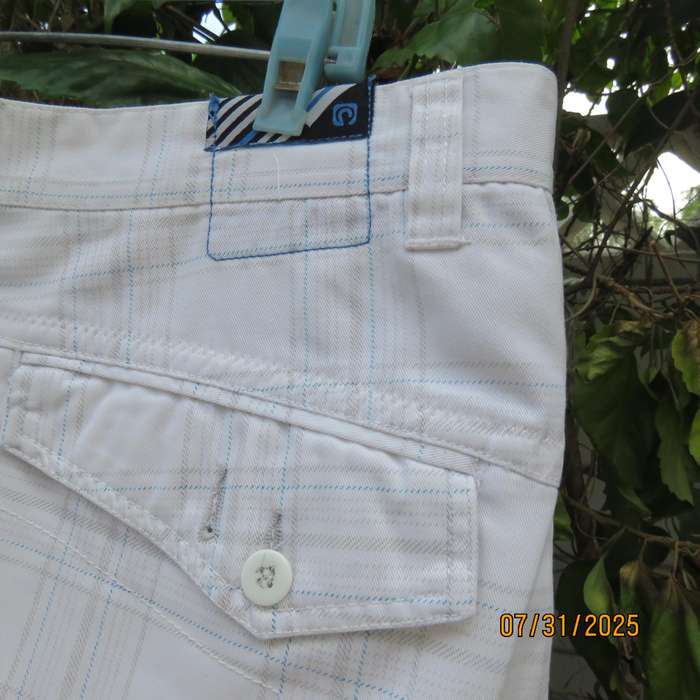 RED men's white size 36 shorts with grey-blue check. Pockets back-sides.