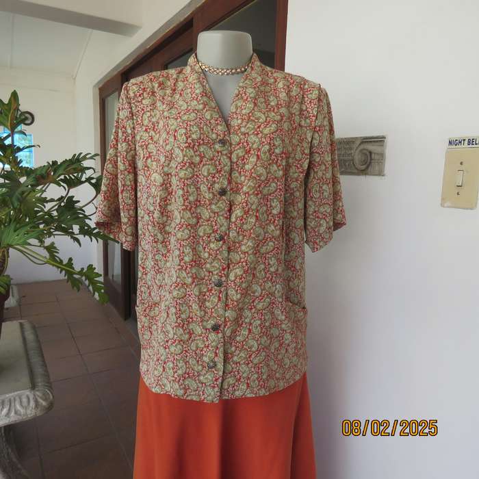Boutique made silky polyester short sleeve jacket-top. Paisley print. Size 42