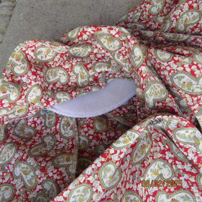 Boutique made silky polyester short sleeve jacket-top. Paisley print. Size 42