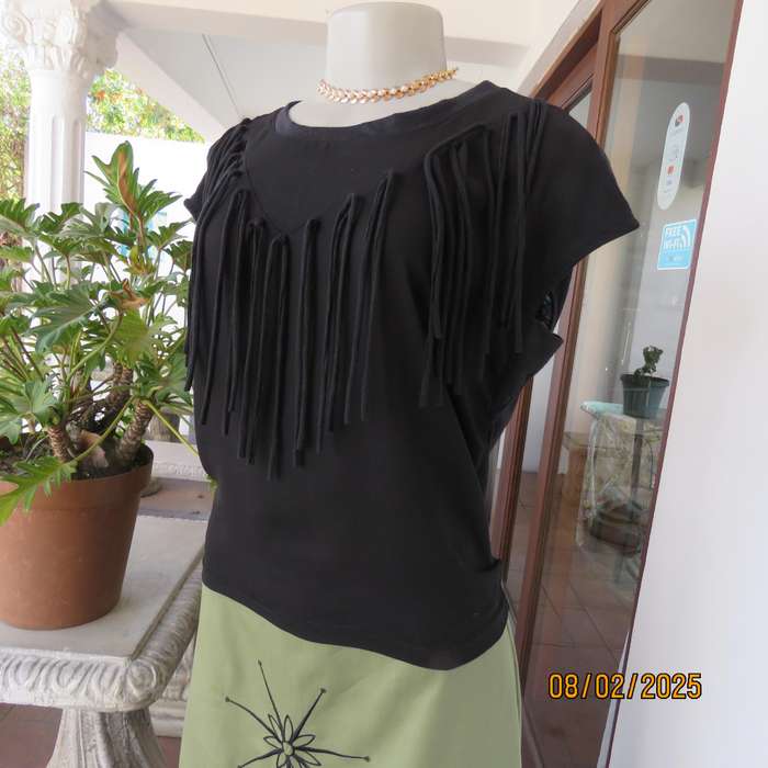 FASHION EXPRESS very black slip over V fringed front top size 38.