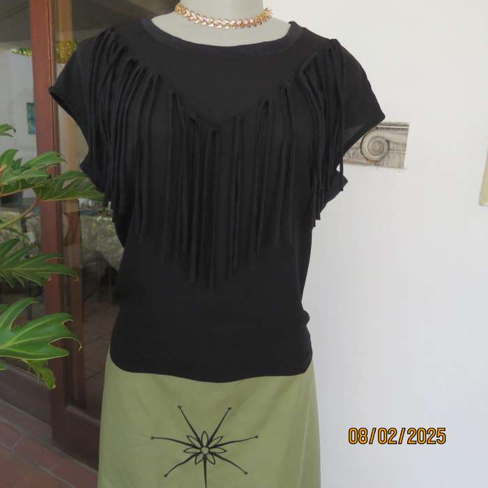 FASHION EXPRESS very black slip over V fringed front top size 38.