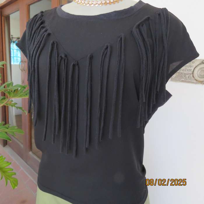 FASHION EXPRESS very black slip over V fringed front top size 38.