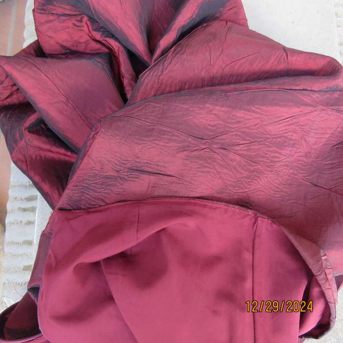 Luxury shiny creased poly/satin long lined skirt in A-Line. Bandless/back zip. Size 36. New cond.