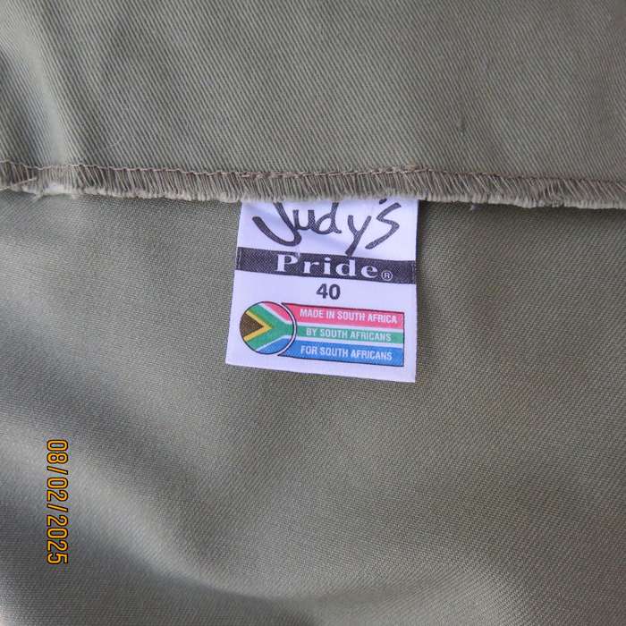 JUDY'S Pride pickle green a-line textured polyester size 40 skirt Black embroidery.