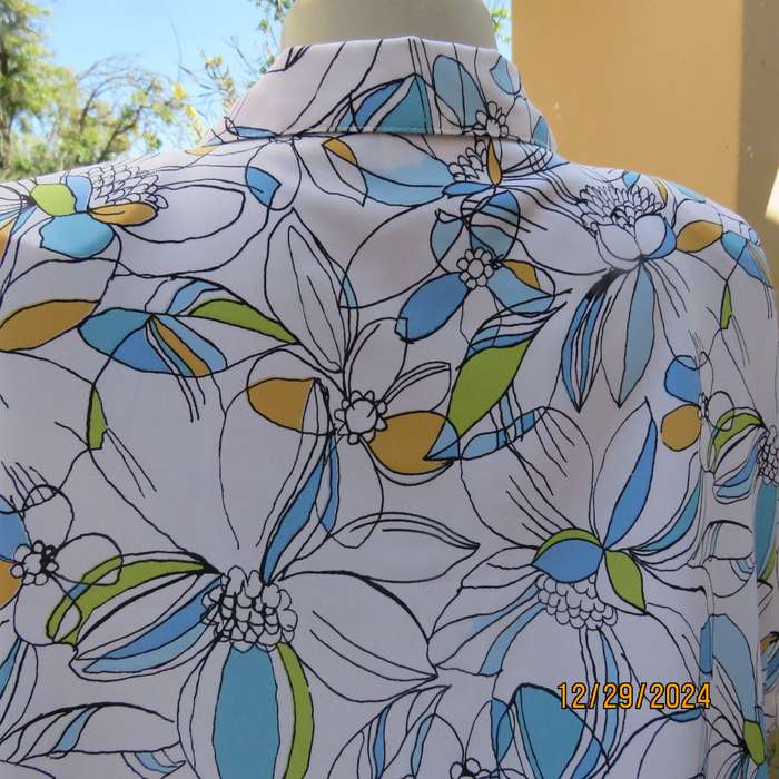 Beautiful CELLINI button down/open collar short sleeve top. Size 48/50.White/blue/peach floral.