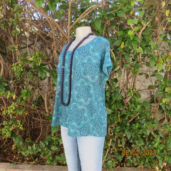 Jade geometric print slip over size 44 top with small cut-on sleeves.
