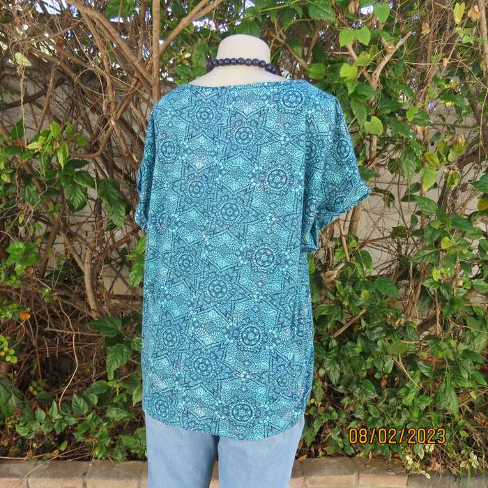 Jade geometric print slip over size 44 top with small cut-on sleeves.