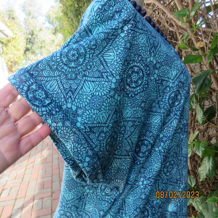 Jade geometric print slip over size 44 top with small cut-on sleeves.