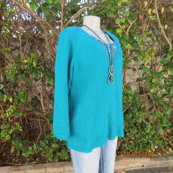 Turquoise handknitted acrylic yarn pull over cardigan with V neck. Size 44-46