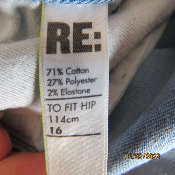 RE Boyfriend blue denim skinny leg jeans in stretch polycotton. Size 40