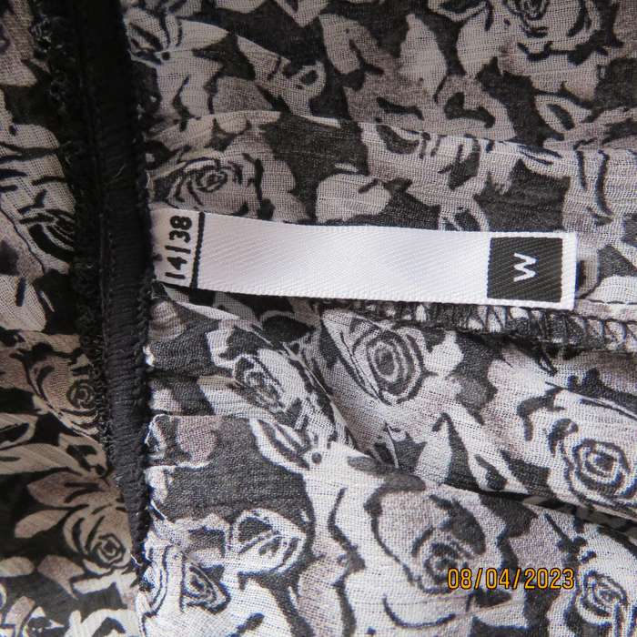 WOOLWORTHS black-white floral sheer polyester top. Wide short cut-on sleeves. Size 38