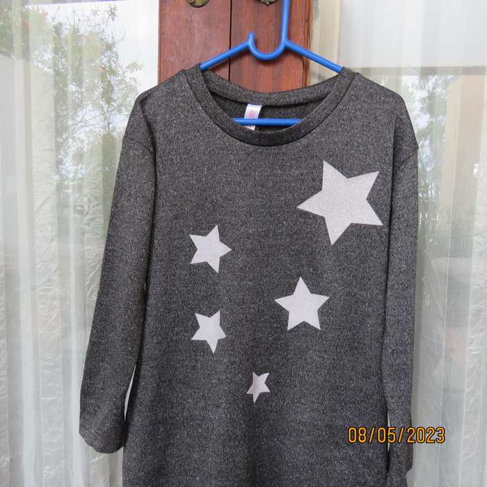 FRIENDS Inc. grey mottled long sleeve dress with 5 silver stars. Girl 9 to 10 years.