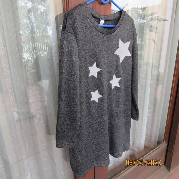FRIENDS Inc. grey mottled long sleeve dress with 5 silver stars. Girl 9 to 10 years.