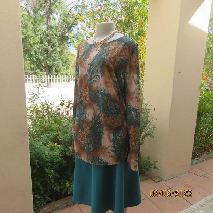 WOOLWORTHS baroque printed jade and cream long sleeve top in size 42.