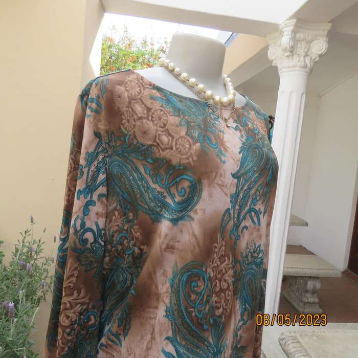 WOOLWORTHS baroque printed jade and cream long sleeve top in size 42.