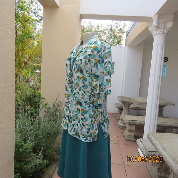 SACHEL white polyester short sleeve top with graphic gold-jade-grey print. Size 36