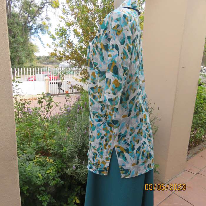 SACHEL white polyester short sleeve top with graphic gold-jade-grey print. Size 36