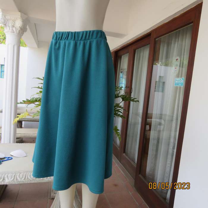 DONATELLA jade paneled A-line heavy textured polyester size 46 skirt.