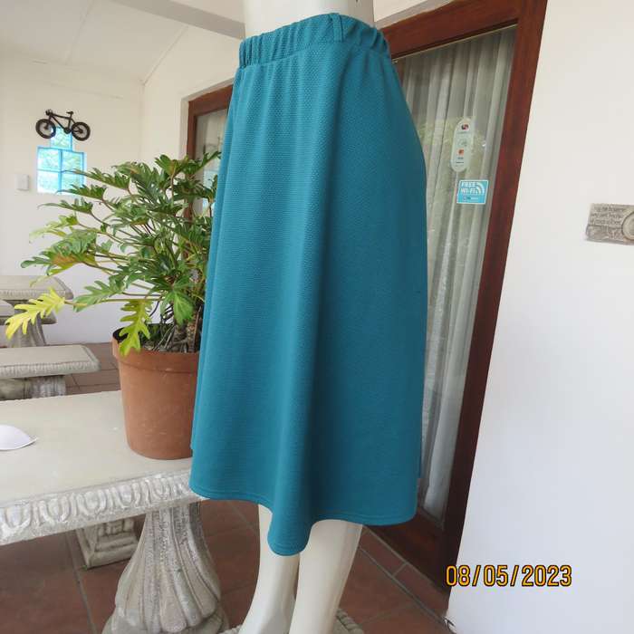 DONATELLA jade paneled A-line heavy textured polyester size 46 skirt.