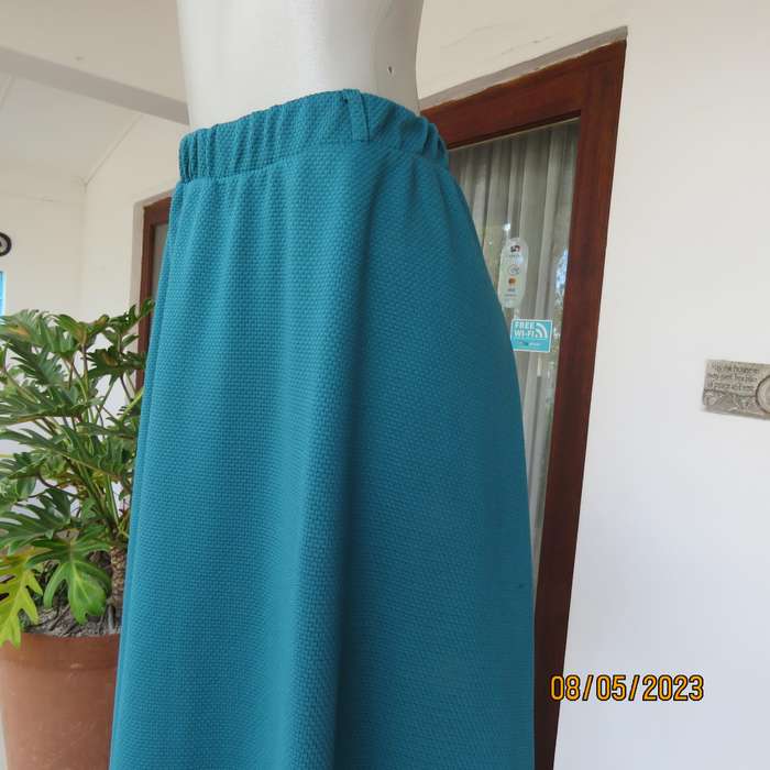 DONATELLA jade paneled A-line heavy textured polyester size 46 skirt.