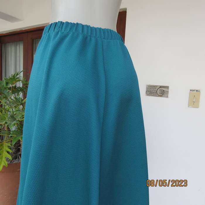 DONATELLA jade paneled A-line heavy textured polyester size 46 skirt.