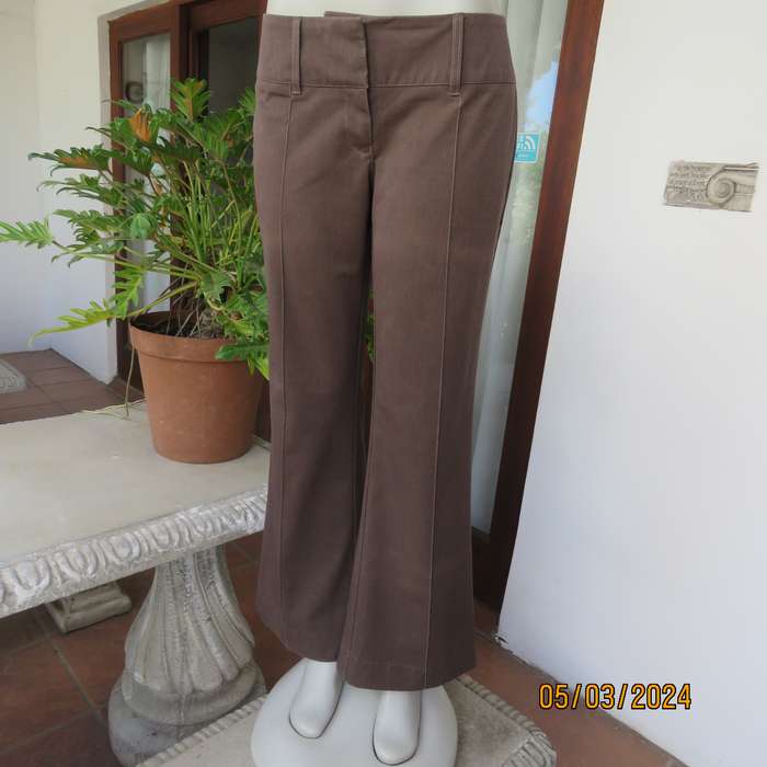 TRUWORTHS medium brown size 38 bootcut pants in poly-rayon. Perfect fit. No pockets. Very good cond.