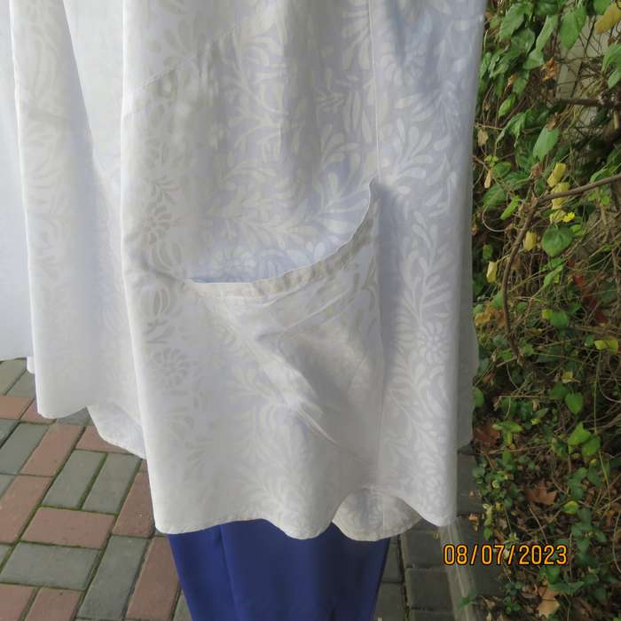 MILADYS white 2 pc floral polycotton sleeveless slip over top. Size 38