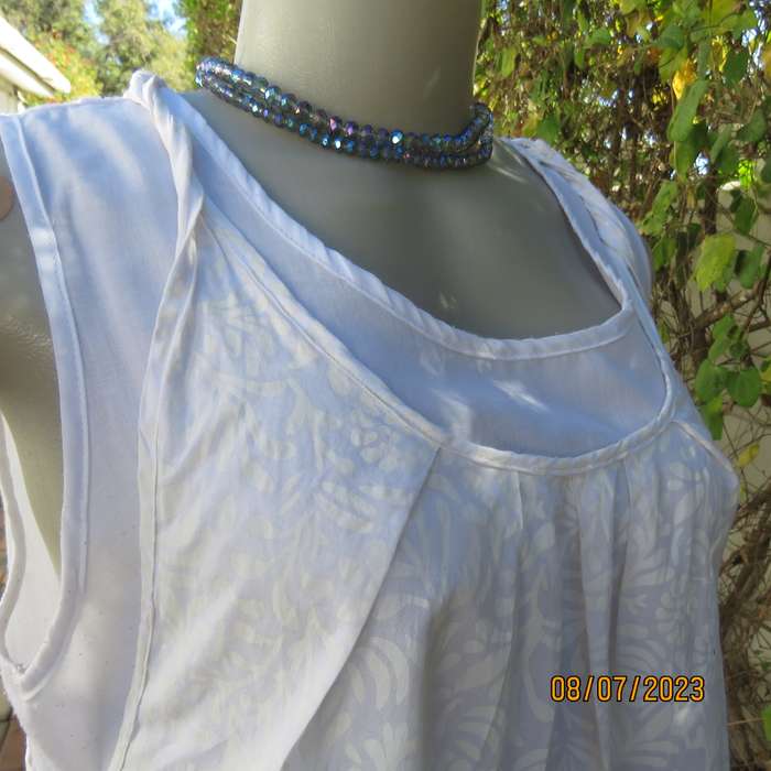 MILADYS white 2 pc floral polycotton sleeveless slip over top. Size 38