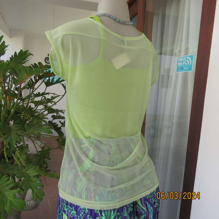 Sheer poly-nylon applegreen sheer top with darker green cami. Size 34
