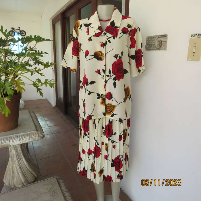 Rich cream with bold red-gold rose print 2 pc outfit size 42. Permanent pleated skirt.